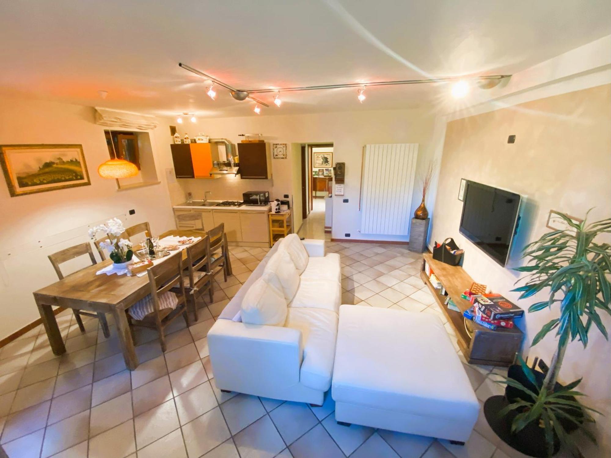 Chiara House Apartment Barga Bagian luar foto