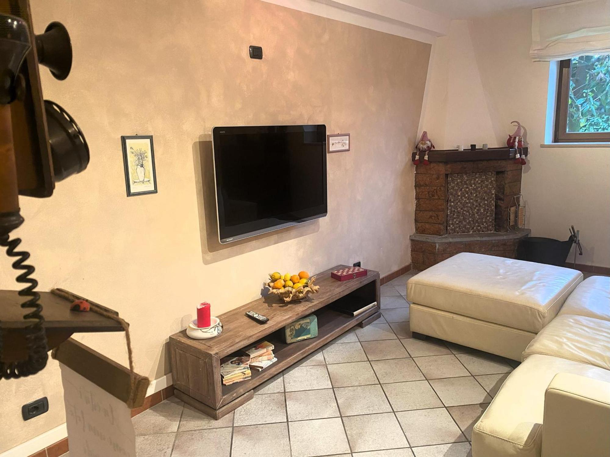 Chiara House Apartment Barga Bagian luar foto