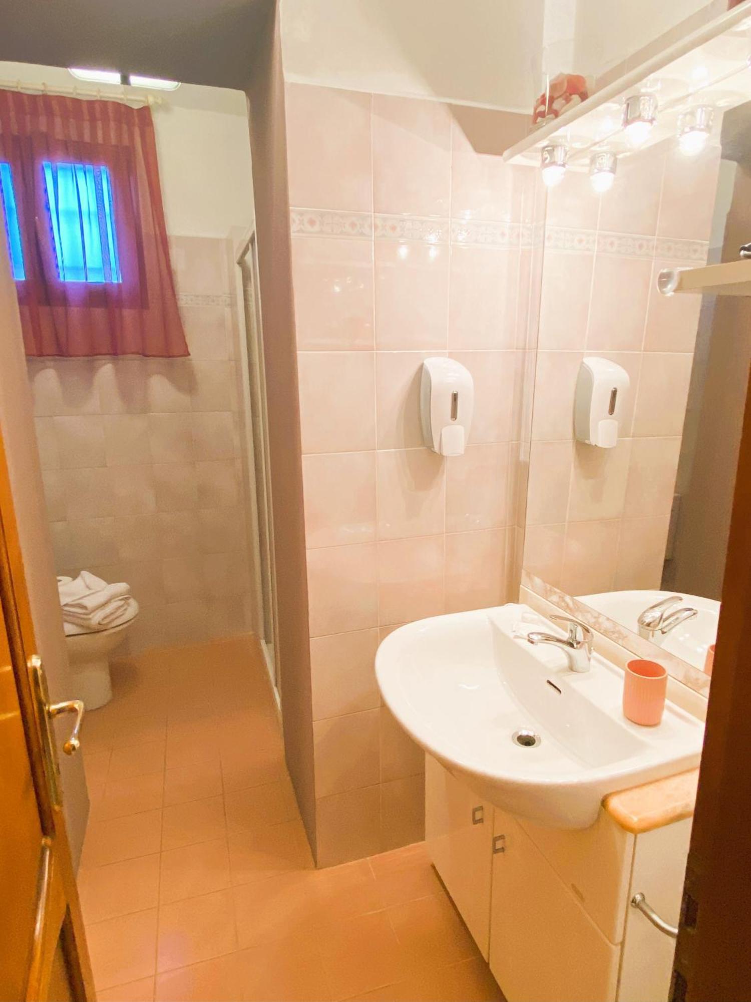 Chiara House Apartment Barga Bagian luar foto