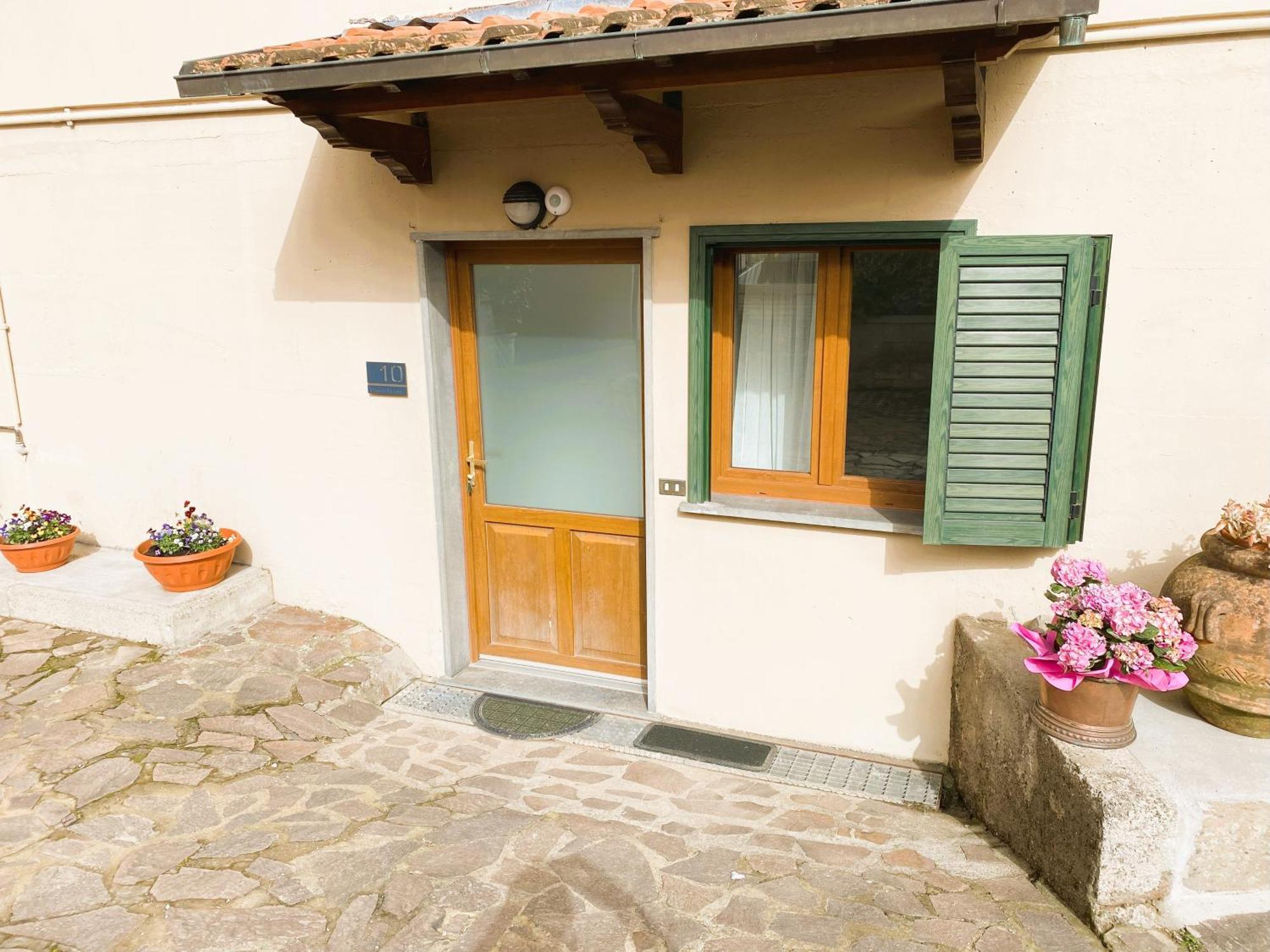 Chiara House Apartment Barga Bagian luar foto
