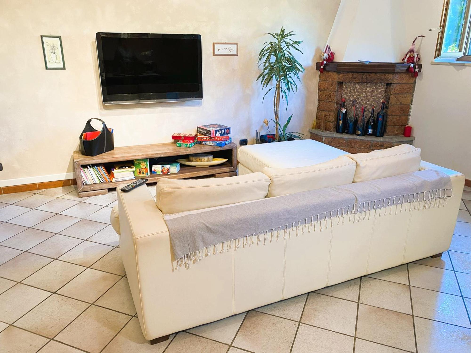 Chiara House Apartment Barga Bagian luar foto