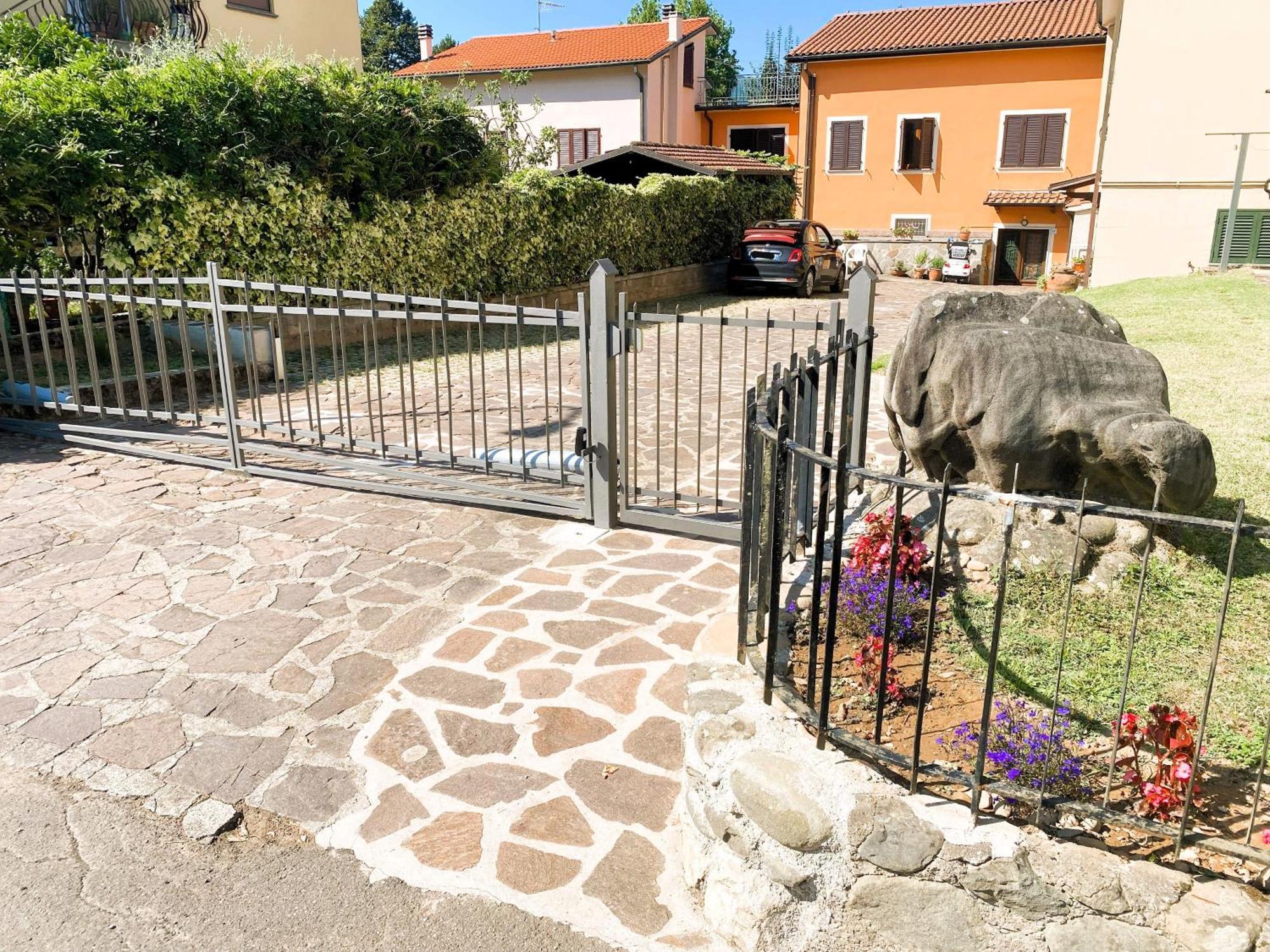 Chiara House Apartment Barga Bagian luar foto